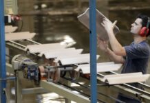 Produtividade da indústria recua 4,6% em 2021, diz CNI