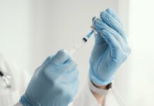 Vacina revolucionária contra câncer de próstata, pulmão e ovário começa a ser testada