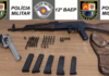 Homem é preso após ser flagrado com fuzil, revólver e munições enterrados em quintal de casa