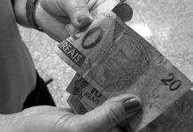 Rendimento dos brasileiros é o menor desde 2012, aponta IBGE