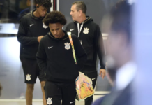 Willian, do Corinthians, registra queixa por ameaça à família