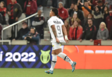 Marcos Leonardo brilha, mas Santos só empata com o Athletico