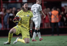Cássio iguala Biro-Biro e entra no top-5 de jogos do Corinthians