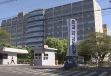 Homem é preso após tentar matar pai com golpes de foice