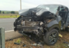 Três pessoas ficam feridas após motorista desmaiar e bater carro na Rodovia Euclides da Cunha