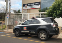 Homem é preso após quebrar objetos e ameaçar matar família com machado em Rio Preto