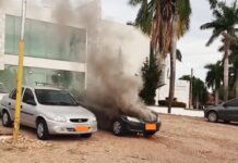 Carro pega fogo no estacionamento da Catedral em Jales