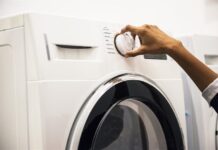 Consumidora é indenizada por defeito em lavadora de roupas