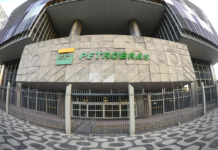 Petrobras reduz preço da gasolina em 4,9% para as distribuidoras