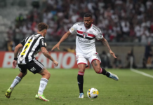 Reinaldo tem estiramento na coxa e vira desfalque do São Paulo
