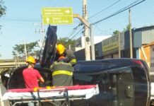 Idosa fica ferida após capotar o carro em Votuporanga