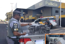 Jovens são presos após serem flagrados com pasta base de cocaína escondida em lataria de carro
