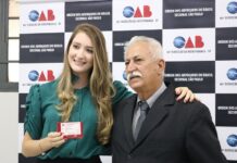 Carteiras da OAB são entregues a egressos do curso de Direito