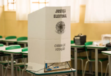 TSE decide que eleitor deve entregar celular aos mesários na hora da votação