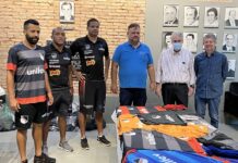 UNIFEV doa material esportivo para projeto social da Prefeitura de Votuporanga