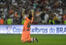 Cássio destaca maturidade do Corinthians, mas faz cobrança: “Precisamos de mais atenção”