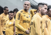 Lisca mapeia novas lideranças no Santos e roda faixa de capitão