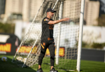 Corinthians planeja manter Vitor Pereira até o final do ano e renovar contrato para a temporada 2023