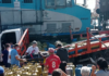 Motorista fica ferido após caminhão carregado com botijões de gás ser atingido por trem em Bálsamo