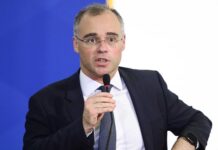 Ministro pede vista em casos envolvendo o presidente Jair Bolsonaro no STF