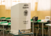 Eleitor que se recusar a entregar celular a mesário será impedido de votar, diz TSE