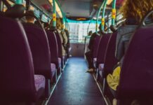 Homem é preso após exibir órgão genital para mulher dentro de ônibus