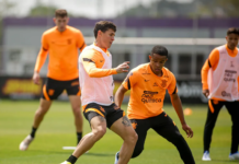Corinthians inicia preparação para clássico com reservas e garotos em campo