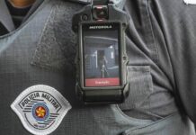 Tarcísio recua sobre câmeras corporais da PM e agora diz que vai avaliar uso se for eleito