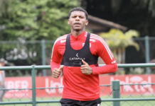 Arboleda deve voltar ao São Paulo contra Atlético-MG; fisioterapeuta do Equador avalia zagueiro