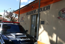 Mulher procura polícia ao ser espiada nua por vizinho em Cedral