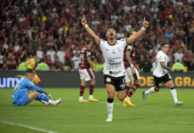 Elenco do Corinthians volta ao CT após vice da Copa do Brasil