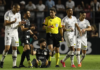Árbitro de Santos x Corinthians relata copo atirado no campo, drone e invasão de gerente