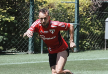 São Paulo ignora cláusula de renovação automática e vê Rafinha perto de ficar