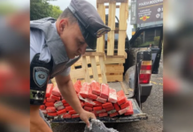 Dupla é presa por transportar maconha em baldes com fundo falso na Rodovia Washington Luís