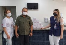 Primeira Igreja Batista entrega canecas para Ambulatório de Oncologia