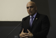 Presidente do TSE defende eleições e cobra leis contra milícia digital