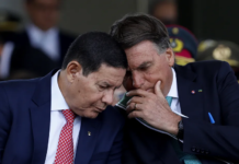 Mourão explica ausência de Bolsonaro no Planalto: ‘Está com uma ferida na perna’