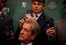 PL apresenta relatório e pede invalidação de votos sem apresentar provas de fraude; TSE ordena que partido se manifeste também sobre o 1º turno