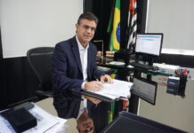 Governo de SP sanciona lei que extingue desconto de aposentados e pensionistas abaixo do teto