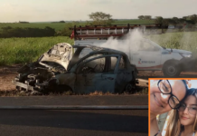 Avó e neta de 14 anos morrem carbonizadas após carro bater em poste de alta tensão em vicinal