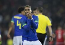 Raphinha diz que seleção disputa Copa do Catar sob pressão por título