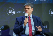 Tarcísio adia promessa de acabar com vacina obrigatória no serviço público