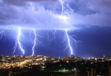 Neoenergia Elektro reforça cuidados com descargas atmosféricas durante fortes chuvas