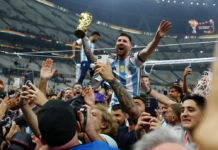 Argentina bate França nos pênaltis, conquista o tri e eterniza Messi como o gênio de uma geração