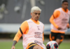 Nevou! Lateral-direito Fagner muda visual em pré-temporada do Corinthians