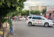 Homem foge da polícia, bate moto de alta cilindrada em árvore e morre em Guararapes