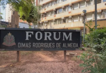 Acusado de espancar comerciante durante discussão por som alto é condenado a 10 anos de prisão