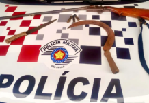 Polícia Militar cumpre mandado de condução coercitiva e apreende espingarda