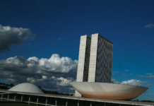 Congresso aprova Orçamento com salário mínimo de R$1.320 para 2023