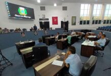 Em 1ª reunião legislativa de 2023, Câmara presta homenagem póstuma ao professor Uélinton Garcia Peres